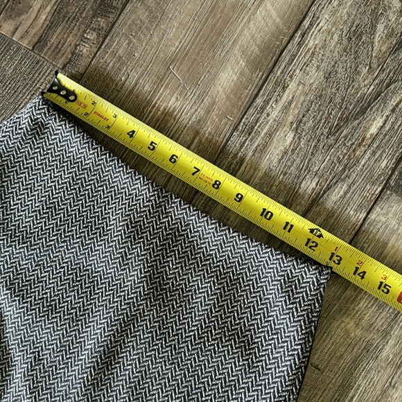Everyday Chic Boutique Beautiful Skirt, Size Medium - Picture 12 of 12